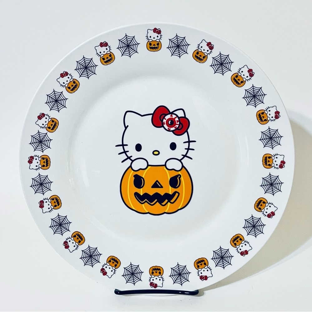 🎃 Set of 2 Hello Kitty Halloween Dinner Plates